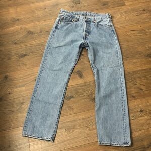 501 LEVIS Button JEANS 31x30 Light Wash EUC